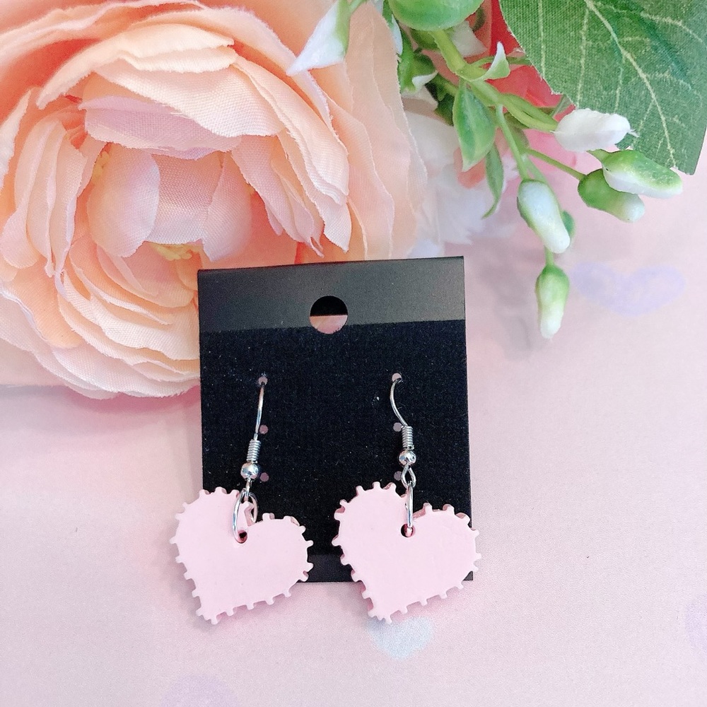 Pink heart shaped earrings - Picture 2 of 2